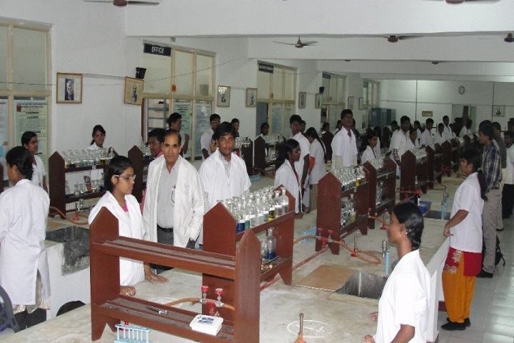 https://cache.careers360.mobi/media/colleges/social-media/media-gallery/17053/2020/12/9/Laboratory of Aarupadai Veedu Medical College and Hospital Puducherry_Laboratory.jpg